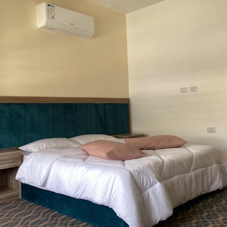 Zaina Apt Apartment วาดี มูซา ภายนอก รูปภาพ