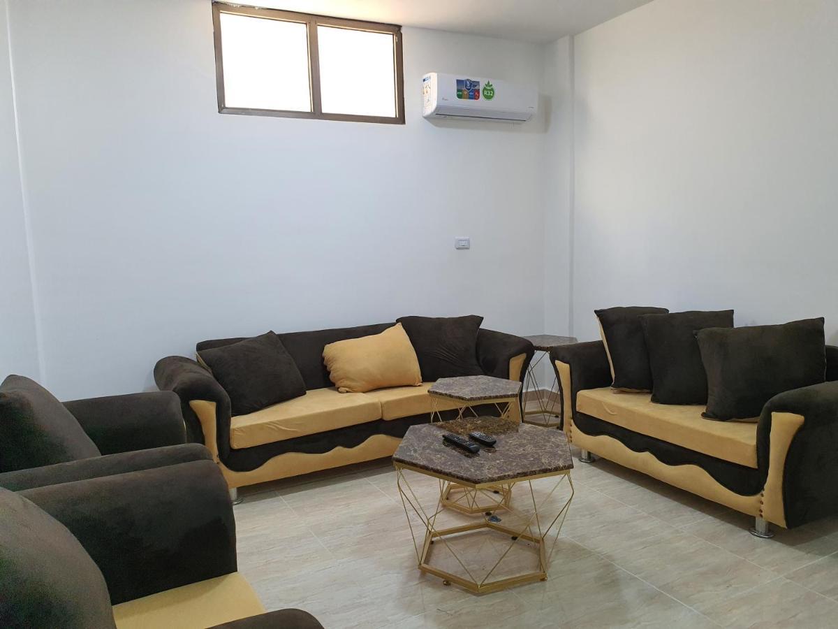 Zaina Apt Apartment วาดี มูซา ภายนอก รูปภาพ
