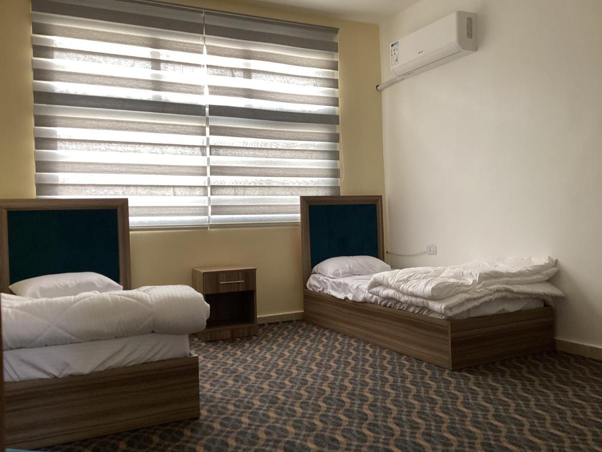 Zaina Apt Apartment วาดี มูซา ภายนอก รูปภาพ